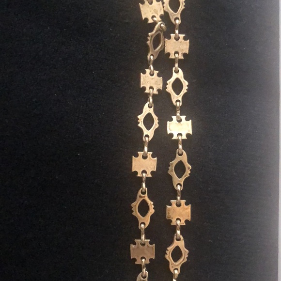 Bold and striking fish statement necklace - Picture 5 of 7